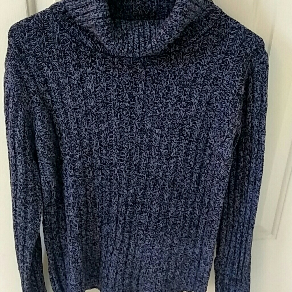Cozy turtleneck sweater, like new, worn once